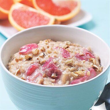 Rhubarb Oatmeal, Maple Syrup Recipes, Grain Recipes, Breakfast Porridge, Low Calorie Breakfast, Porridge Recipes, Dessert Smoothie, Fall Breakfast, Rhubarb Recipes