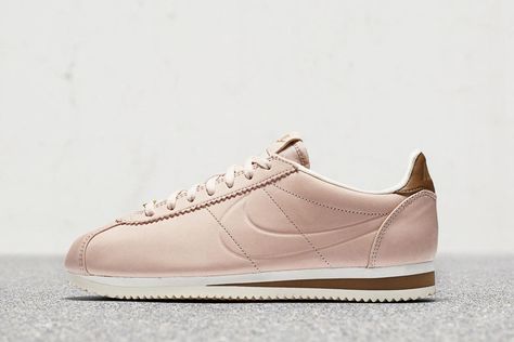 Maria Sharapova x Nike LA Cortez - EUKicks.com Sneaker Magazine Nike Rosa, Nike Cortez Women, Trendy Womens Sneakers, New Nike Sneakers, Classic Cortez, Nike Classic Cortez, Ugly Shoes, Sneaker Magazine, Tenis Nike