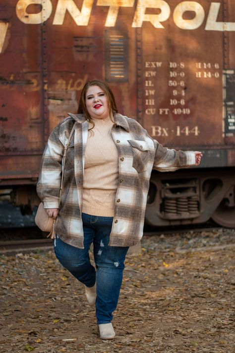 Plus Size Shacket, Shacket Outfit Women, Plus Size Outfits Casual, Shacket Outfit, Female Character Inspiration, Plus Size Beauty, A Plus, Plus Size Jeans, How To Style