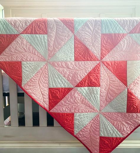 Pinwheel Daydreams Baby Quilt Pattern: free pinwheel quilt pattern Fall Sewing Crafts, Spring Sewing Projects, Pinwheel Blocks, Free Baby Quilt Patterns, Baby Quilt Patterns Easy, Pinwheel Quilt Pattern, Diy Coin Purse, Quilt Pattern Free, Basket Patterns