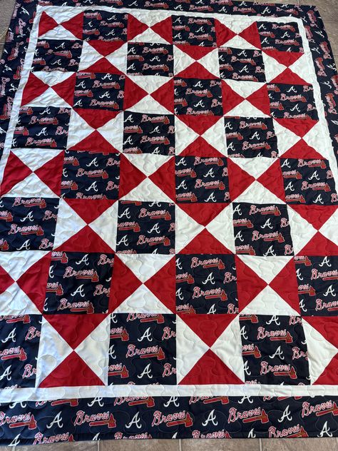 Team Quilts Patterns, Sport Quilt Patterns Ideas, Sports Quilts Patterns Ideas, Veteran Quilts, College Quilts, Sewing Blankets, American Flag Quilt, Football Quilt, Beginner Quilting Projects