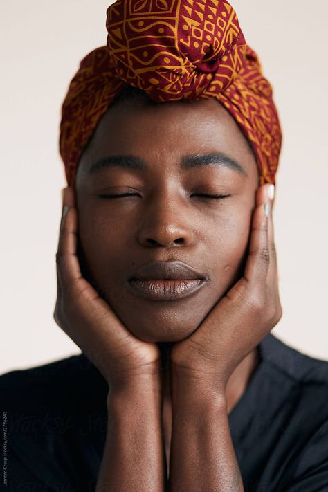 Artistic Portrait Photography, Female Portrait Photography, Head Wrap Styles, Female Drawing, Girl In Water, African Models, Portrait Photography Women, Face Photography, Eyes Closed