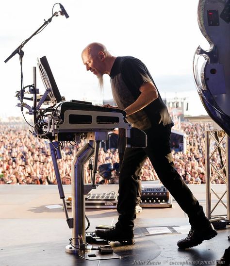 Jordan Ruddess at the Sonisphere Festival!! Jordan Rudess, Famous Guitarists, Rock History, Within Temptation, Remain Silent, Dream Theater, Music Express, Alternative Lifestyle, Hardcore Punk