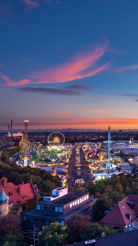 Germany Munich Aesthetic, Munich Germany Aesthetic, Munich Wallpaper, Travel Albania, Visit Munich, Purple Skies, Europe 2024, Neuschwanstein Castle, Purple Sky