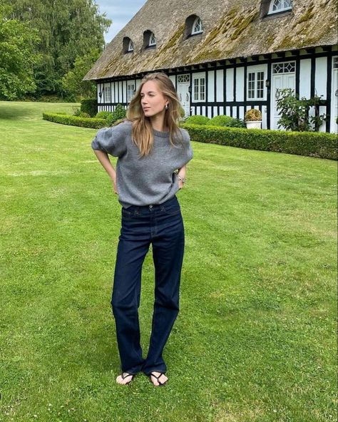 Cecilie Moosgaard, Countryside Outfit, Light Letter, Outfits For Dinner, Dinner Party Outfits, Outfit Dinner, Simple Wardrobe, Dinner Outfit, Dinner Outfits