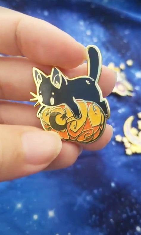 Pumpkin Cat castor Hard Enamel Pin Gold Plated Cute - Etsy Cute Enamel Pins, Pin Pals, Enamel Pin Collection, Halloween Pins, Gift Inspo, Art Drawings Sketches Pencil, Pretty Pins, Cute Kawaii Drawings, Cat Pin