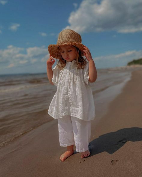 Cottagecore | _oksanaart_ Beach Outfit Kids Girl, Toddler Beach Photos, Diy Sofa Cover, Toddler Beach, Film Photography 35mm, Kids Wardrobe, Cute Outfits For Kids, Summer Baby, Baby Girl Fashion