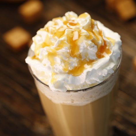 Dunkin At Home Coffee Drink Recipes Iced Caramel Latte Recipe, Caramel Latte Recipe, Caramel Macchiato Recipe, Macchiato Recipe, Frozen Coffee, Caramel Latte, Caramel Coffee, Caramel Macchiato, Homemade Whipped Cream