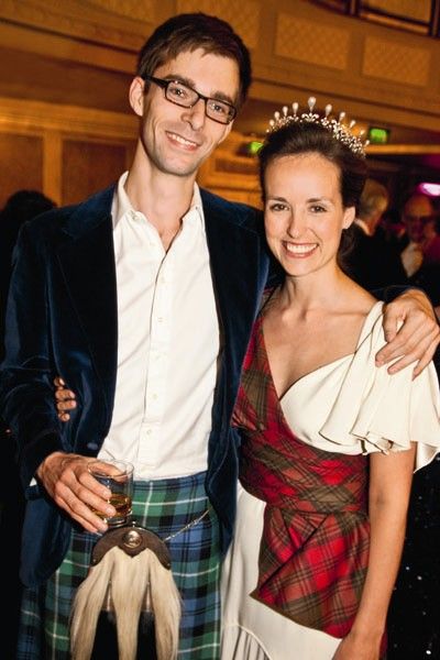 A couple of years later, the Viscount and Viscountess Grimston at the Royal Caledonian Ball, with Rosanagh wearing a very nicediamond and natural pearl belle epoque tiara. Designed as a series of nine diamonf motifs, each topped with a pear-shaped natural pearl. Best Burns, Scottish Games, British Nobility, Scottish Dress, Royal Jewellery, Night Parties, Floral Tiara, Burns Night, Royal Tiaras