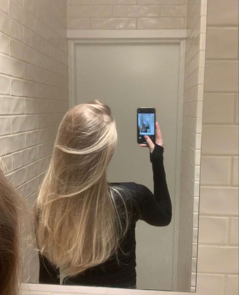 Blonde Hair To Show Hair Dresser, Scandinavian Blonde Highlights, Blonde Hair Scandinavian, Scandinavian Highlights Hair, Scandinavian Highlights, Blonde Scandinavian Hair, Air Wrap Tutorial, Dyson Air Wrap Tutorial, Scandinavian Girl Aesthetic