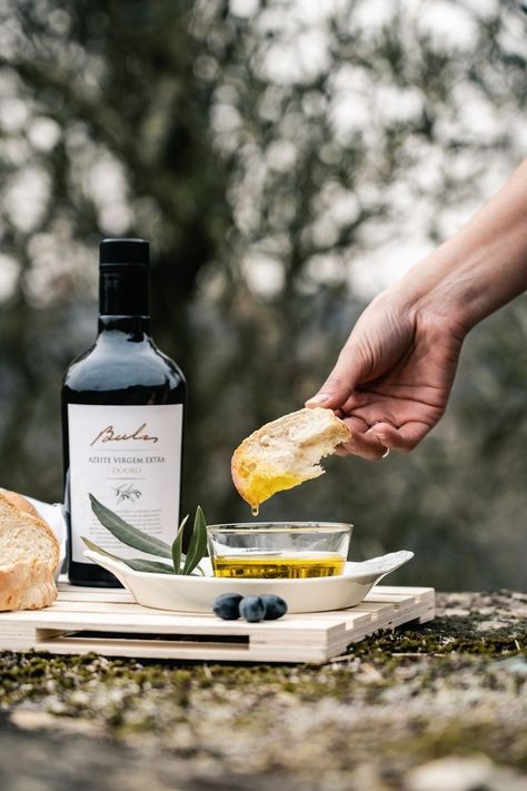 Olive Oil Bottle Photography, Olive Oil Food Photography, Luxury Food Photography, Wine Bottle Photoshoot, Olive Oil Bottle Ideas, Olive Oil Photography, Bottle Photoshoot, Tuscany Food, Olive Oil Store