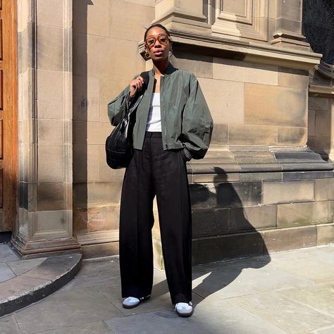 Cos Trousers, Wide Leg Trousers Outfit, Summer Pieces, Trouser Outfit, Black Wide Leg Trousers, Transition Outfits, Minimal Outfit, Jacket Outfit, Looks Street Style