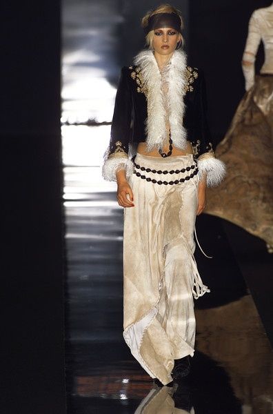 2001 Runway, Jean Louis Scherrer, Runway Pictures, Couture Fashion, 90s Fashion, Autumn Winter Fashion, Editorial Fashion, Runway Fashion, Fashion Inspo Outfits