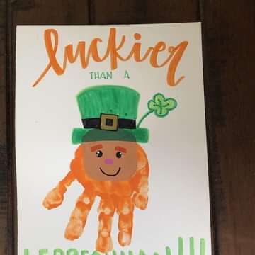 Leprechaun Handprint, St Patrick's Day Crafts For Toddlers, St Patricks Day Crafts, Baby Art Crafts, Lotes The Sims 4, Saint Patricks Day Art, March Crafts, St Patricks Crafts, Infant Classroom