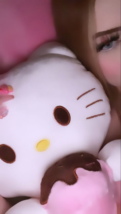 Sanrio Aesthetic Pfp Hello Kitty, Hello Kitty Pfp Plushie, Hello Kitty Latina Pfp, Hello Kitty Taking A Selfie, Hello Kitty Latina, Hello Kitty Stuffed Animal Aesthetic, Pink Hello Kitty Wallpaper, Pink Hello Kitty Plushies, New Wallpaper Iphone