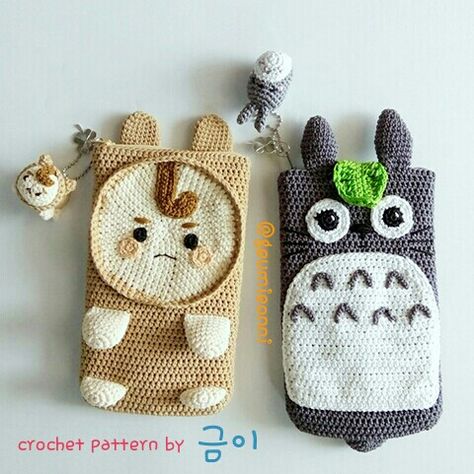 Phone pouch. Boglegel & Totoro. #Goblin #StudioGhibli #crochet #kawaii ✨ Phone Pouch Crochet, Crochet Pencil Pouch, Crochet Phone Pouch, Phone Bag Crochet, Crochet Totoro, Crochet Pencil Case, Bamboo Crochet, Crochet Phone Cover, Crochet Phone Cases