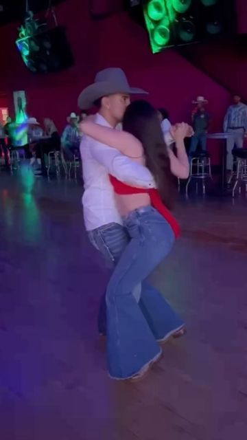 Joanaa🦋 on Instagram: "ay mi morena de mi corazón🎶 - - - - - - - - #huapangos #baile #norteñas #vaqueros #cali #purobailando #explore #huapangueros #mexico #viral" Norteñas Aesthetic, Jaripeo Dancing, Mexican Dancing Aesthetic, Baile Aesthetic Mexican, Cumbia Dancing, Mexican American Culture, Hispanic Aesthetic, Dancing Aesthetic, Latina Fashion Outfits