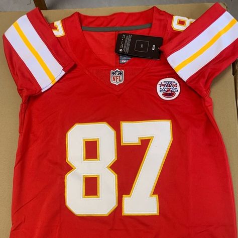 Travis Kelce #87 Red Stitched Football Jersey NWT L Name, Red Jersey, Brand Name Clothing, Jersey Boys, Travis Kelce, Football Jersey, Nike Shirts, Football Jerseys, Shirts Tops