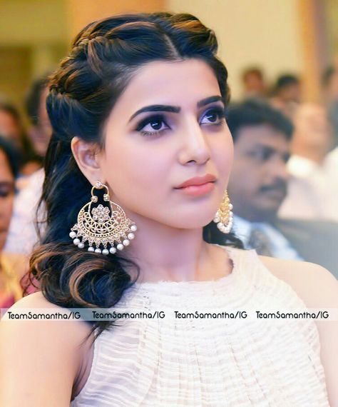 South Indian Hairstyles For Short Hair, Short Hairstyle For Saree, Samantha Hairstyles, Front Hair Styles For Wedding, Black Hair Types, Hair Style On Saree, Saree Hairstyles, Hairstyle Tips, Engagement Hairstyles