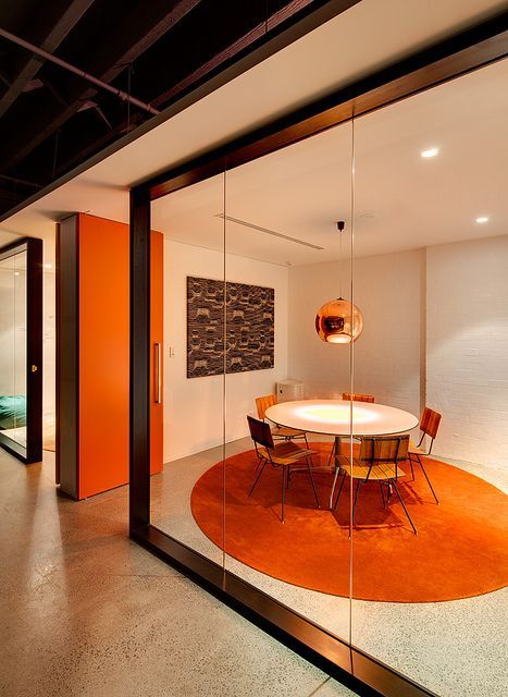 Colors That Go With Orange-Orange Color Combinations | Homesthetics - Inspiring ideas for your home. Orange Office, Conference Room Design, Meeting Room Design, Cool Office Space, Office Meeting Room, Office Space Design, Modern Office Design, Office Partition, Corporate Interiors