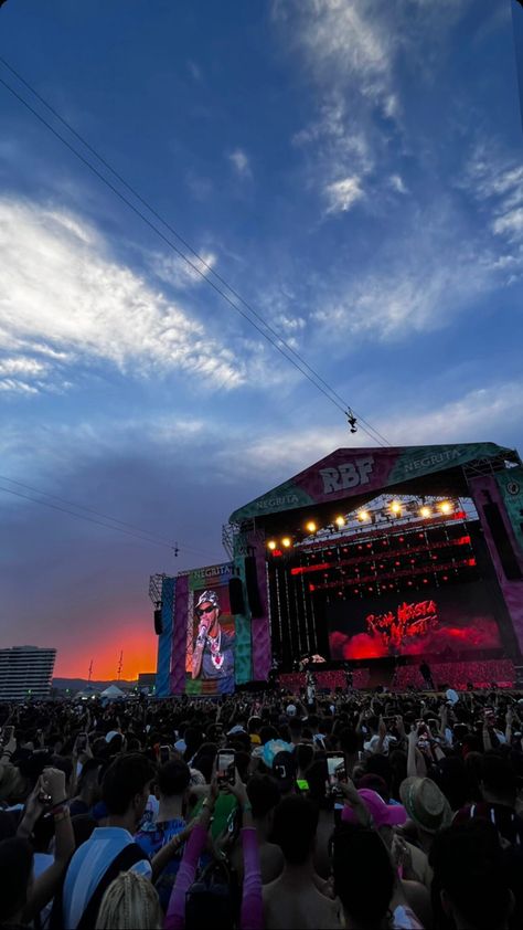 Park Life Festival, Anuel Aa Wallpaper, Concert Vibes, Ibiza Travel, Festival Aesthetic, Not Aesthetic, Concert Pics, Concert Aesthetic, Rock In Rio