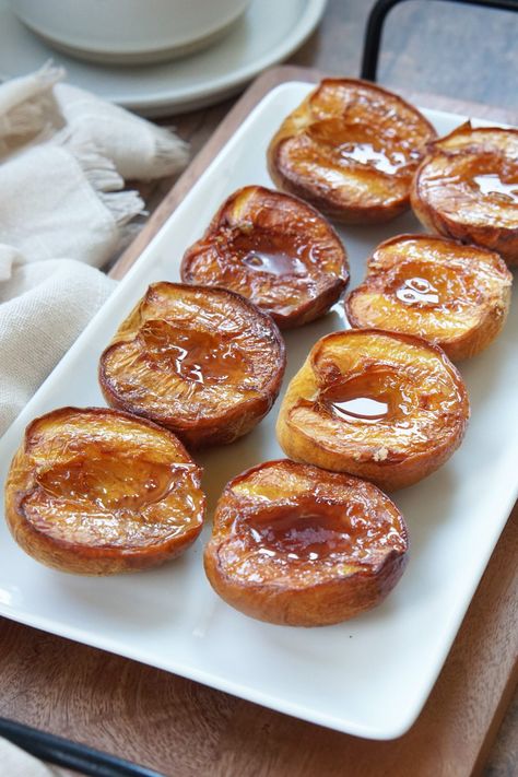 Smoked Peaches on the Traeger Smoked Peach Cobbler Recipes, Smoked Peaches Dessert, Smoked Deserts Recipes, Traeger Dessert, Smoked Peaches, Smoked Corn, Grilled Peaches Recipe, Meat Smoker, Smoked Food