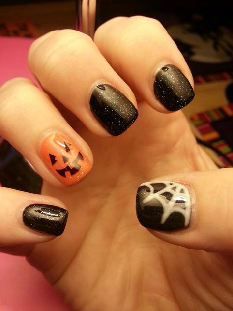 Jack-o-lantern halloween nails Halloweenský Makeup, Nail Art Halloween, Holloween Nails, Cute Halloween Nails, Pumpkin Nails, October Nails, Fall Acrylic Nails, Nails Halloween, Thanksgiving Nails