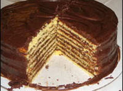 Barbara's 10-Layer Chocolate Cake - Dee Dee's  I've had a cake like this and it was to die for.  Can't wait to try this recipe! Smith Island Cake, Fudge Icing, Multi Layer Cake, Island Cake, Fudge Frosting, Homemade Fudge, Chocolate Layer Cake, Chocolate Icing, Yellow Cake