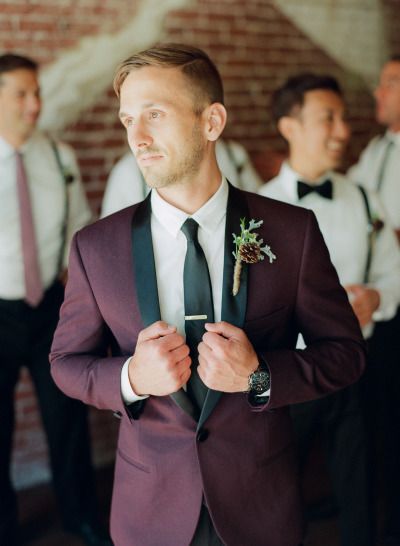 Maroon blazer: http://www.stylemepretty.com/little-black-book-blog/2014/12/12/romantic-wedding-at-the-loft-on-pine-2/ | Photography: The Youngrens - http://theyoungrens.com/ Fall Groomsmen Attire, Fall Groomsmen, Fall Groom, Fall Wedding Trends, Plum Wedding, Black Suit Wedding, Maroon Wedding, Burgundy Suit, Groom Looks