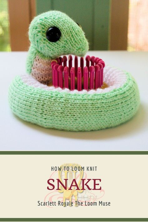 Click to learn how to loom knit this cute snake on any 24 peg loom!!! Great Video Tutorial!!! #loomknitting Circle Loom Projects, Round Loom Knitting Projects, Knitted Snake, Knit Snake, Free Loom Knitting Patterns, Loom Knitting Patterns Free, Loom Animals, How To Loom Knit, Loom Knitting For Beginners