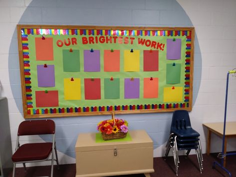 Bulletin Board for displaying great classwork Student Artwork Bulletin Board, Artwork Bulletin Board Display, Classwork Display Ideas, Artwork Bulletin Board, Preschool Artwork, Crayon Themed Classroom, Kindergarten Projects, Classroom Makeover, Imagination Station