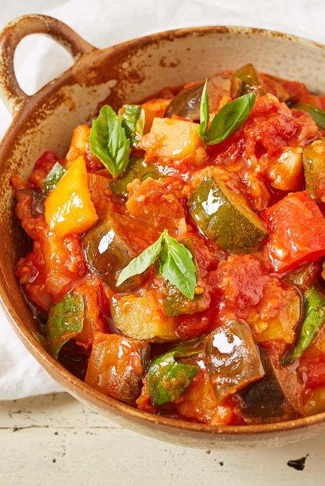 Italian Summer Vegetable Stew, Southern Italian Recipes Authentic, French Ratatouille, Italian Stew, Mediterranean Vegetables, Vegetable Stew Recipe, Vegetarian Stew, Vegan Summer Recipes, Vegan Stew