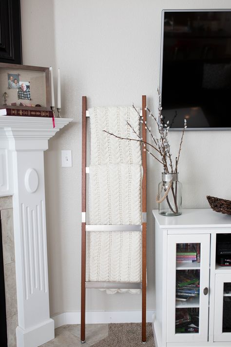 blanket ladder next to TV Living Room Ideas Family, Farmhouse Modern Living Room, Open Space Living Room, Modern White Living Room, Room Revamp, Farmhouse Modern, Blanket Ladder, Open Space Living, White Living Room