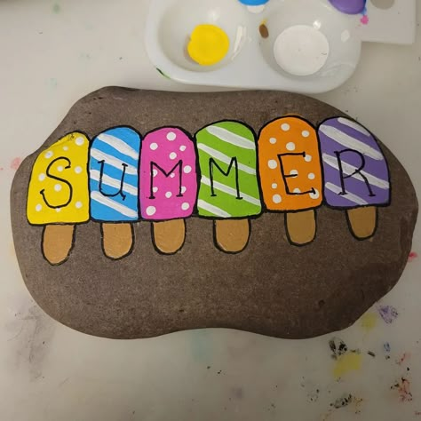 Rock Painting Summer, Summer Rock Painting, Rock Painting Ideas Summer, Summer Painted Rocks, Painted Rock Ideas, Summer Rock Painting Ideas, Painted Rock, Brick Crafts, Pebble Art Family