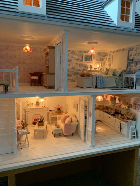 Inside Of Dollhouse, Doll House Interior Ideas, Dollhouse Interior Ideas, Small Bedroom Storage, Modern Dollhouse Furniture, Diy Barbie House, House Floor Design, Mini Doll House, Doll House Plans