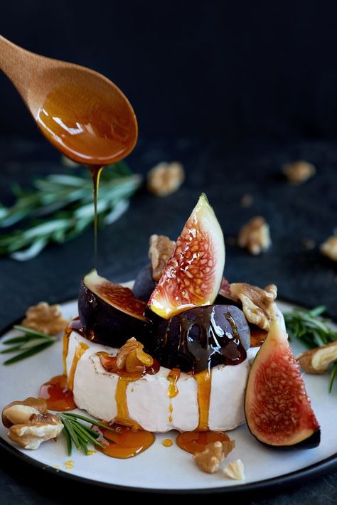 Food Pairing, Fig Recipes, Cheese Appetizers, Cheese Serving, Cheese Plate, Food Plating, Wedding Food, Day And Night, Soul Food