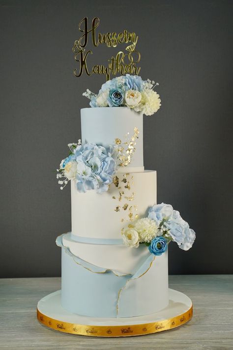 Blue And Gold Wedding Cake, Light Blue Wedding Cake, Debut Cake, Navy Blue Wedding Cakes, Wedding Cake Designs Simple, Blue And Gold Wedding, Wedding Cake Navy, Wedding Cake Display, Wedding Cakes Elegant