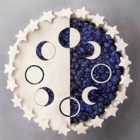 Pie Crust Art, Tårta Design, Pie Crust Designs, Pies Art, Moon Pies, Desserts Vegan, Moon Cake, Pastel Art, Sweets Treats