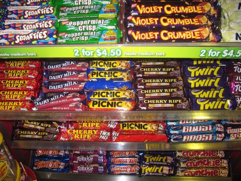 Assortment of australian candy bars   Candy is called "Lollies" in Australia Australian Candy, Australian Snacks, Violet Crumble, Peppermint Crisp, Chocolate Lollies, Nails Easter, Aussie Food, Australian Food, Cherry Fruit