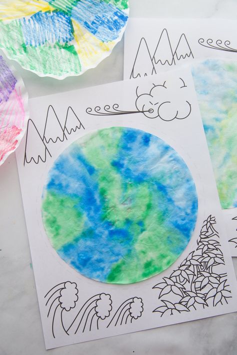 Coffee Filter Earth Day Art | Little Bins for Little Hands Recycling Activities For Kids, Teach Kids To Draw, Earth Day Art, Spring Crafts Preschool, Toddler Drawing, Craft For Preschoolers, High School Art Lesson Plans, Earth Craft, Preschool Stem