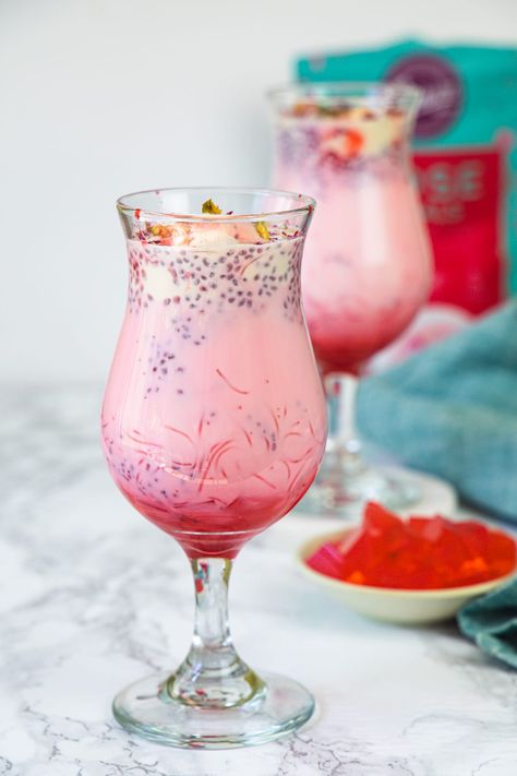 Condensed Milk Ice Cream, Persian Desserts, East Indian Food, Falooda Recipe, Rose Syrup, Different Elements, Rose Flavored, Basil Seeds, Unique Roses