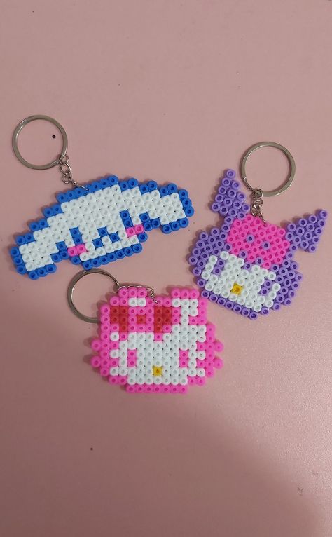 Sanrio Melty Beads, Cinnamon Roll Sanrio Perler Beads, Peler Beads Sanrio, Perler Beads Ideas Sanrio, Cute Hama Beads Patterns, Sanrio Fuse Beads, Hello Kitty Melty Beads, Cute Perler Bead Patterns Kawaii, Perler Sanrio