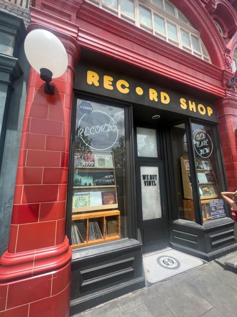 Record Shop Exterior, Music Store Exterior, Corner Shop Aesthetic, Vintage Record Shop, Record Store Exterior, Record Store Interior, Bloxburg Record Store, Corner Store Aesthetic, Music Shop Aesthetic