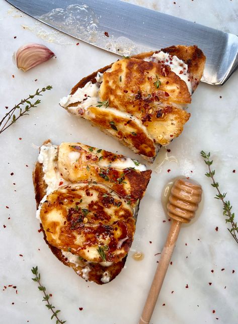 Mascarpone Savory Recipes, Hot Honey Toast, Hot Honey Breakfast, Savoury Baking Ideas, Mascarpone Recipes Savoury, Hot Honey Halloumi, Fancy Lunch Recipes, Halloumi Meals, Fresh Thyme Recipes