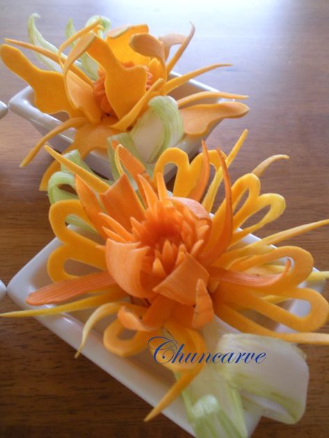 Celery Flower, Veggie Art, White Centerpiece, Fruit And Vegetable Carving, Amazing Food Art, Vegetable Carving, Sandwich Cake, Food Garnishes, Specialty Foods