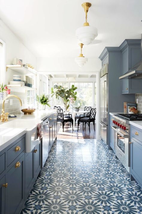 These are the most gorgeous blue kitchen ideas for any design style! Koti Diy, Kitchen Ikea, Decor Ikea, Blue Cabinets, Versace Home, Blue Kitchens, Decor Minimalist, Kitchen Remodel Idea, Architectural Design