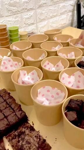 Brownies And Cookies Packaging, Brownies For Sale Ideas, Cake Bites Packaging, Brownie Bake Sale Packaging, Cute Dessert Packaging Ideas, Brownies Cookies Packaging, Food For Sell Ideas, Dessert Ideas For Selling, Desserts Packaging Ideas