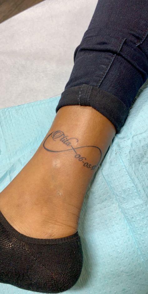 Date Tattoo Ideas Black Women, Name Tattoo For Someone Who Passed, Tattoos For People Who Passed, Cute Name Tattoos For Women, Tattoo For Someone Who Passed, Passing Tattoos, Tattoos For Grandma Passing, Small Name Tattoo, Chakra Tattoo