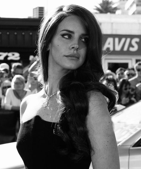 Lana Del Rey Pictures, Lana Del Rey Love, Lana Rey, Celebrities Humor, Lana Del Ray, Black And White Aesthetic, Blogger Girl, Iconic Photos, White Aesthetic