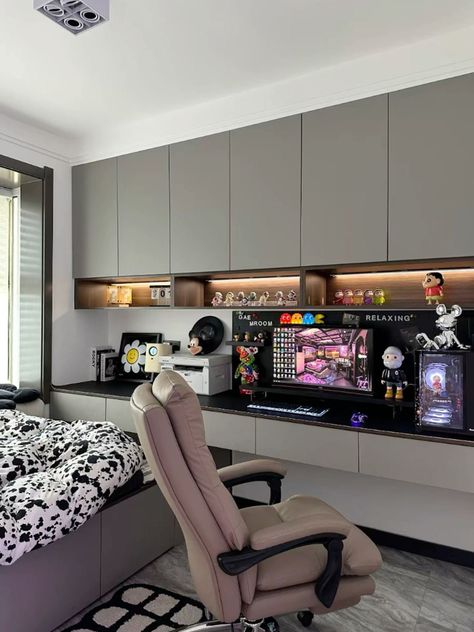 Room With Pc Setup And Bed, Apartment Desk Aesthetic, Gaming Room Minimalist, Gaming Room With Bed, Study Room With Bed, Gamer Room Aesthetic, Gamers Bedroom, Game Room Setup, Bedroom Gaming Setup